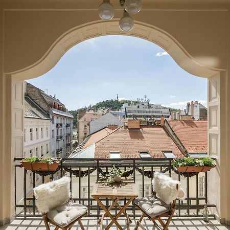 Skyline Serenity Retreat @Vaci Most Famous Street Budapest Extérieur photo