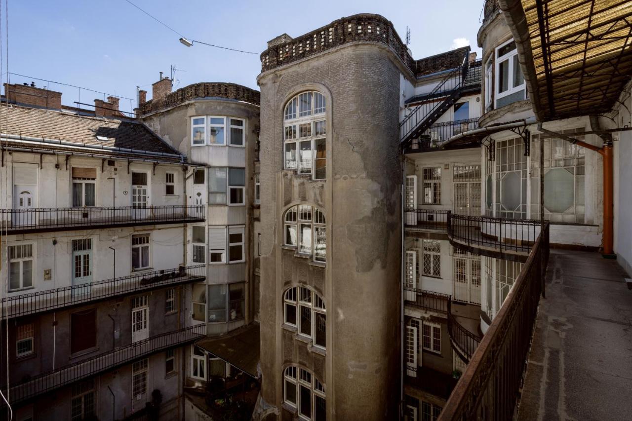 Skyline Serenity Retreat @Vaci Most Famous Street Budapest Extérieur photo