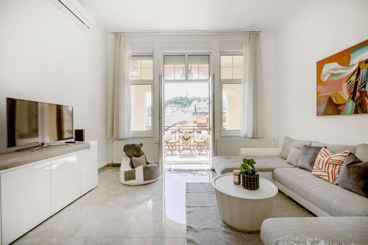 Skyline Serenity Retreat @Vaci Most Famous Street Budapest Extérieur photo