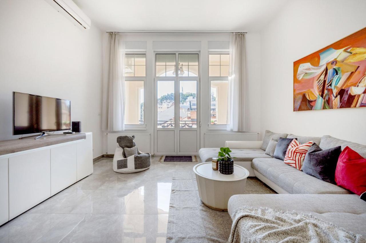 Skyline Serenity Retreat @Vaci Most Famous Street Budapest Extérieur photo