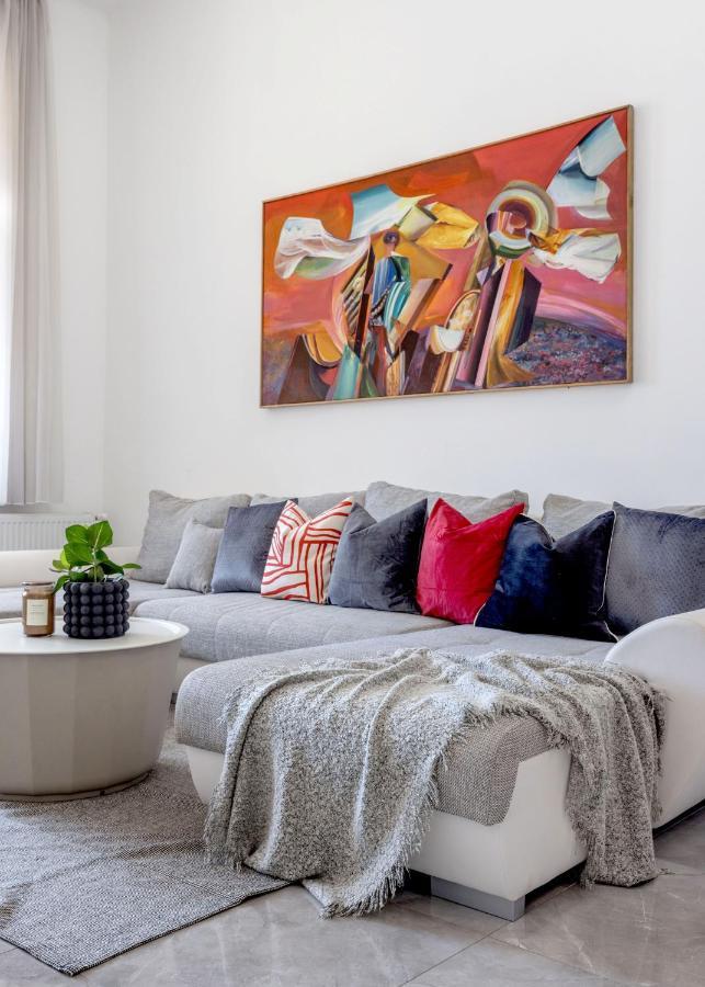 Skyline Serenity Retreat @Vaci Most Famous Street Budapest Extérieur photo