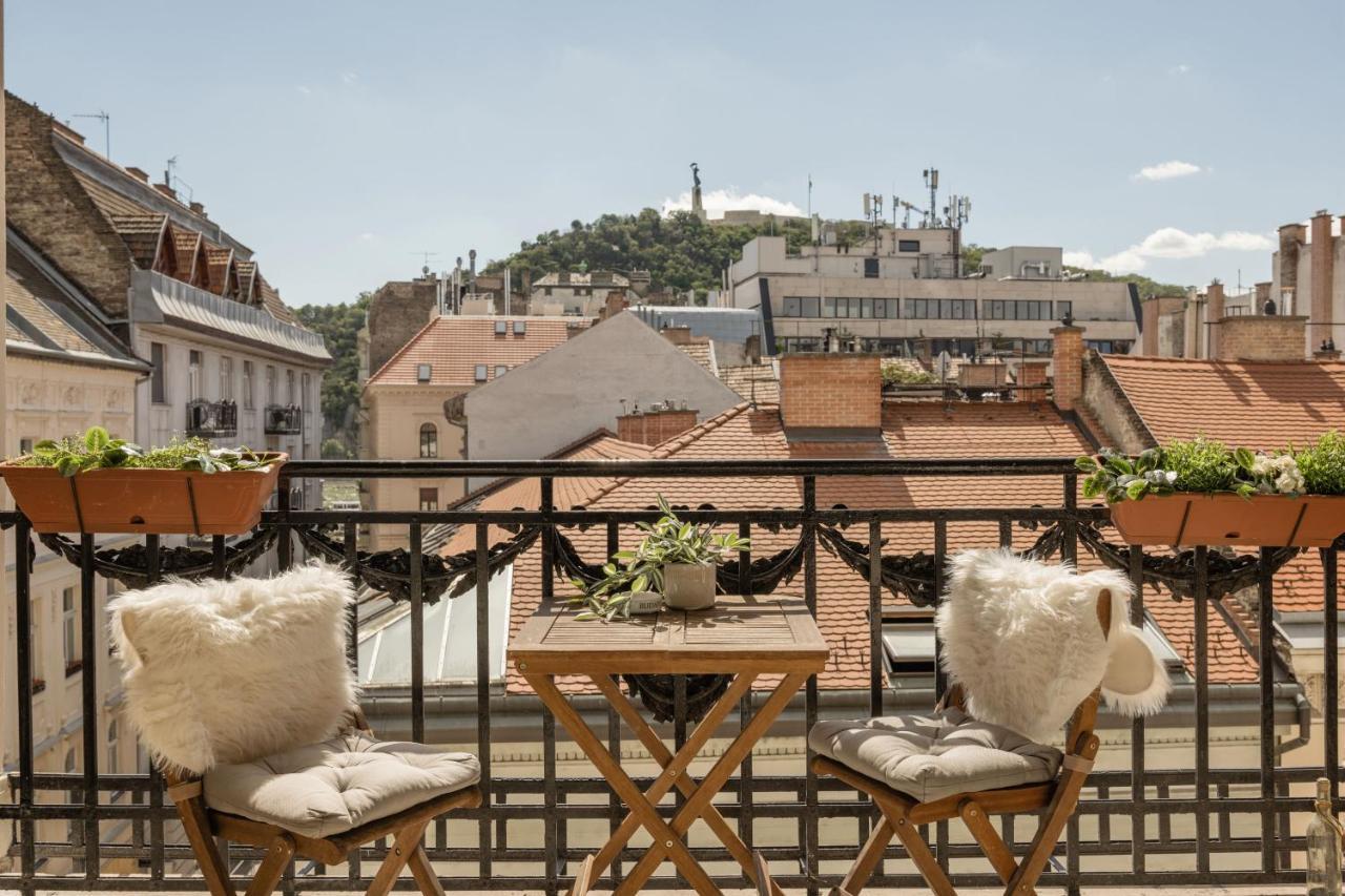 Skyline Serenity Retreat @Vaci Most Famous Street Budapest Extérieur photo