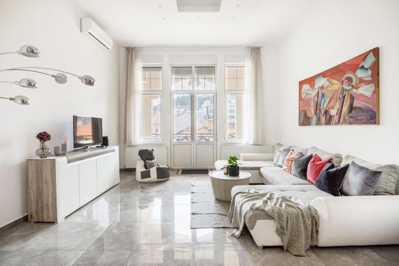 Skyline Serenity Retreat @Vaci Most Famous Street Budapest Extérieur photo