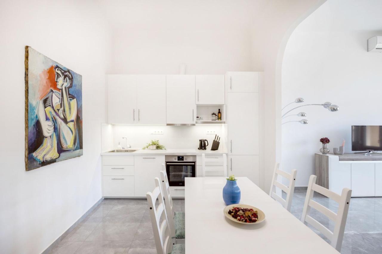 Skyline Serenity Retreat @Vaci Most Famous Street Budapest Extérieur photo