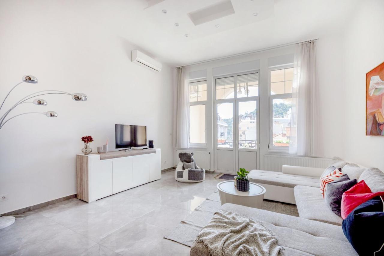 Skyline Serenity Retreat @Vaci Most Famous Street Budapest Extérieur photo