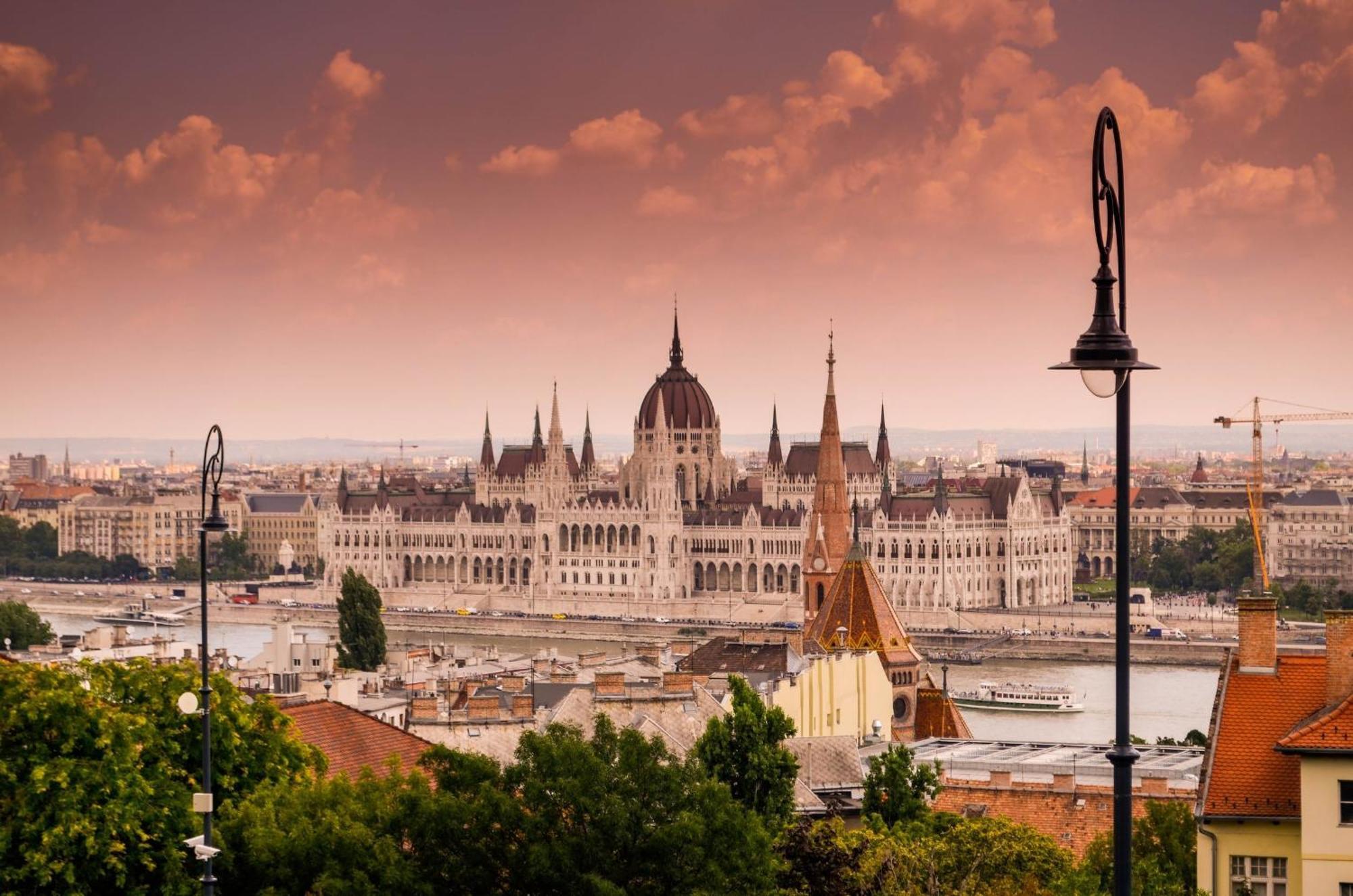 Skyline Serenity Retreat @Vaci Most Famous Street Budapest Extérieur photo